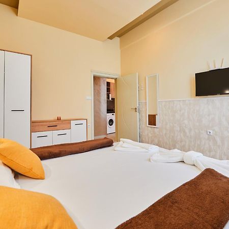 פומורי Peneka Hotel מראה חיצוני תמונה